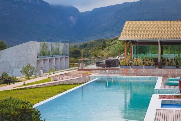 3 outdoor pools, pool umbrellas, pool loungers
