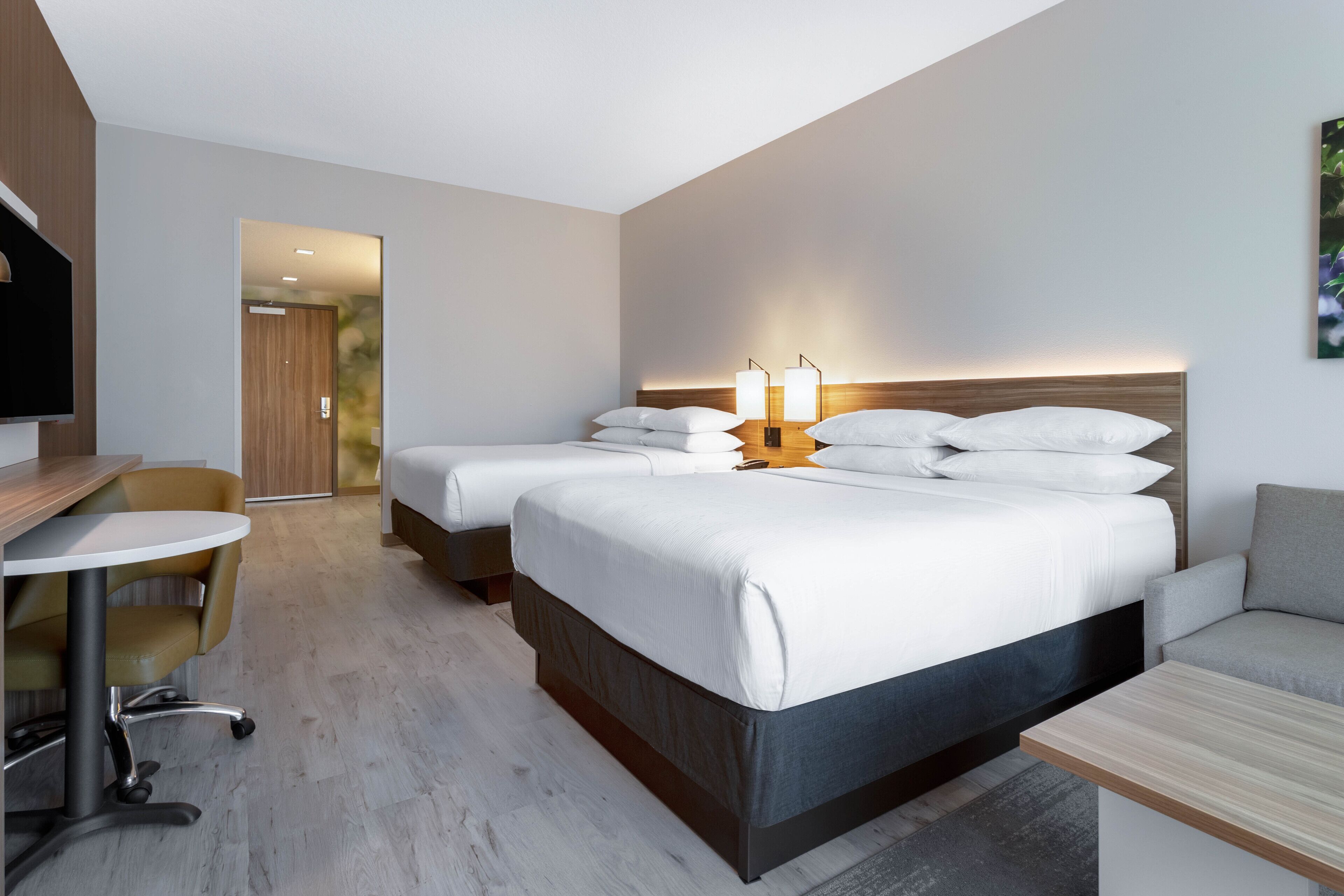 Premium bedding, in-room safe, desk, laptop workspace