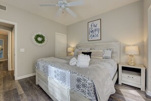 3 slaapkamers, een strijkplank/strijkijzer, gratis wifi, beddengoed