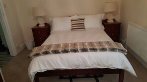 3 habitaciones, tabla de planchar con plancha y cuna de viaje 