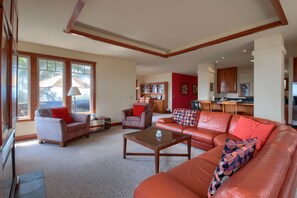 电视、壁炉、桌上足球