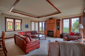 电视、壁炉、桌上足球