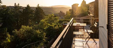 تناول الطعام بالخارج