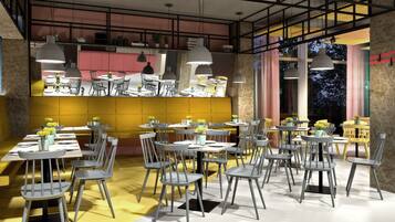 每日供应自助式早餐(每人 EUR 15)