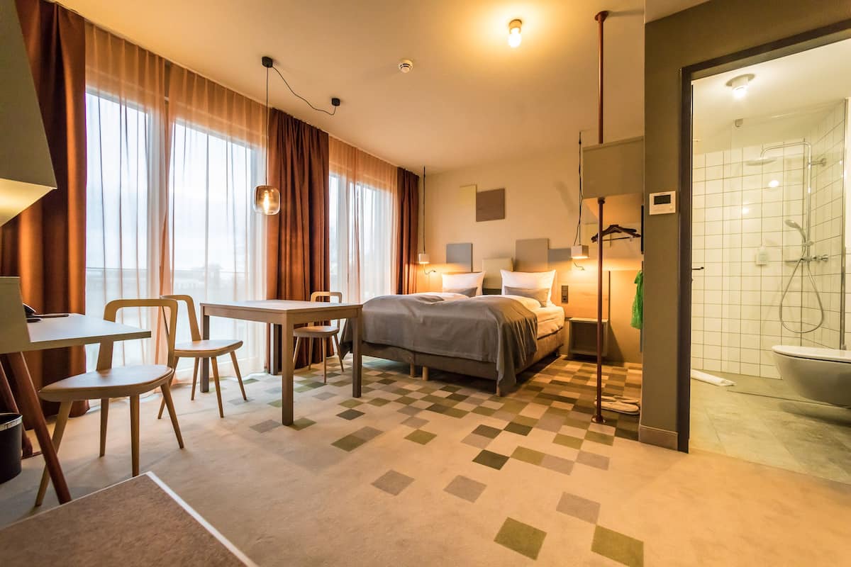 50-inch smart tv with digital channels, tv