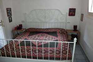 3 bedrooms, iron/ironing board, bed sheets