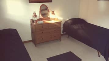 3 bedrooms, iron/ironing board, bed sheets