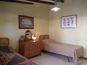 3 bedrooms, iron/ironing board, bed sheets