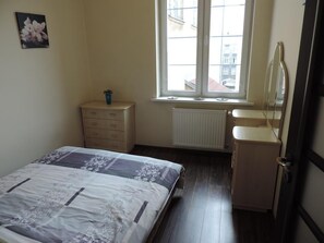 2 bedrooms, desk, blackout curtains, soundproofing