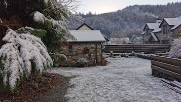 Cabane Romantique, 1 très grand lit | Salle de bain | Douche, articles de toilette gratuits, sèche-cheveux