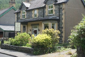Front of property - Dolweunydd Bed & Breakfast (Betws-Y-Coed)