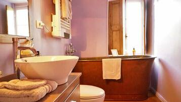 Double Room (La Tour) | Bathroom | Free toiletries, hair dryer, towels
