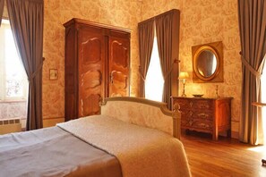 Phòng đôi (Madame) | Bộ đồ giường cao cấp, trang trí khác biệt