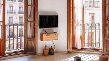 Una Smart TV, libros