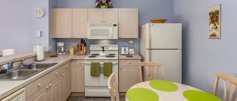 Villa (3 Bedrooms) | Private kitchen