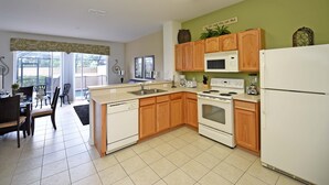 Full-sized fridge, dishwasher - Windsor Hills-ru424 (Kissimmee)