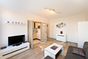 Apartment | Living area | 40-inch flat-screen TV with digital channels, TV, DVD player - Gdańskie Apartamenty Targ Rybny Mołtawa (Gdansk)