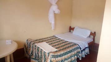 Double Room | Desk, blackout drapes, bed sheets