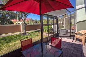 Villa (4 Bedrooms) | Balcón