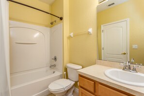 Villa (4 Bedrooms) | Baño | Secadora de cabello y toallas 