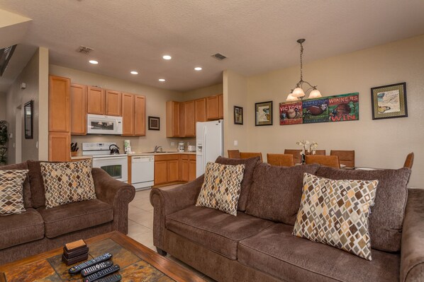 Villa (4 Bedrooms) | Sala de estar | Televisión 