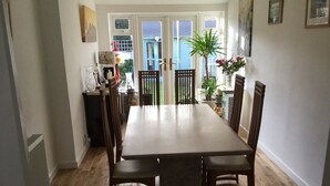 Breakfast area - Apps B&B (Bournemouth)