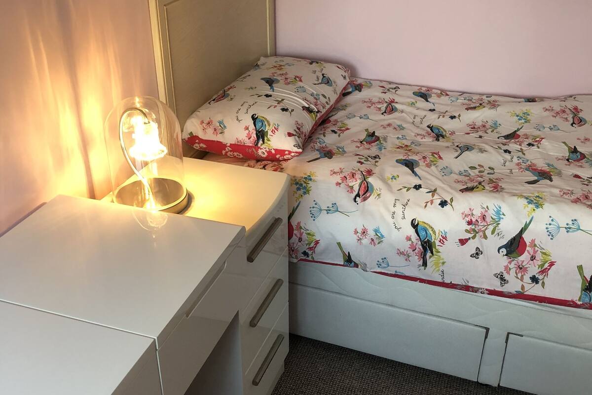 Single Room (with Private External Bathroom)
