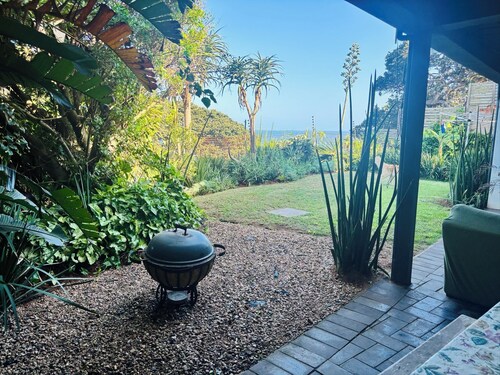 Stay Salty Beach Cottage Cozy 1-bedroom cottage in amazing Westbrook with AC