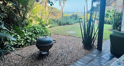 Stay Salty Beach Cottage Cozy 1-bedroom cottage in amazing Westbrook with AC