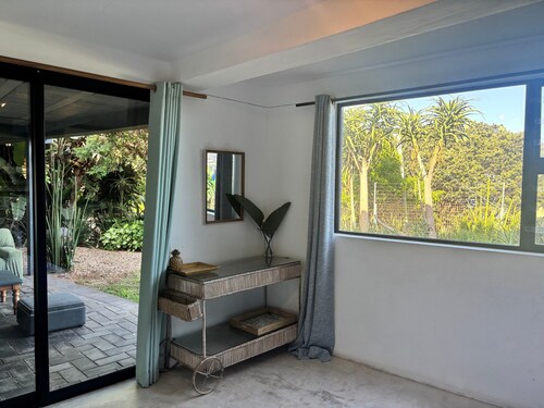 Stay Salty Beach Cottage Cozy 1-bedroom cottage in amazing Westbrook with AC