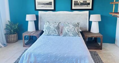 Stay Salty Beach Cottage Cozy 1-bedroom cottage in amazing Westbrook with AC