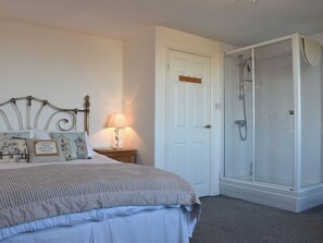 3 quartos, Wi-Fi de cortesia, roupa de cama
