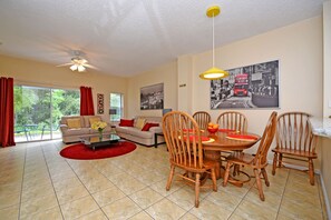 Villa (3 Bedrooms) | In-room dining