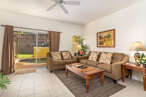 Living room - Encantada-ru85 (Kissimmee)