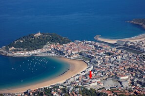 بالقرب من الشاطئ