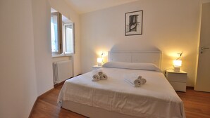 Room - Apartment del Pescatore In Downtown (Torri del Benaco)