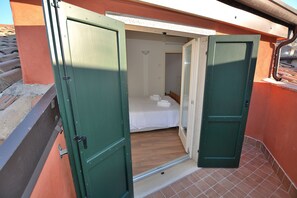 3 bedrooms, iron/ironing board, free WiFi, bed sheets - Apartment del Pescatore In Downtown (Torri del Benaco)