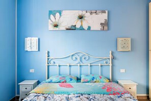 3 bedrooms, travel cot, free WiFi, bed sheets - Domus Bolsena sunny with lake and castle view (Bolsena)