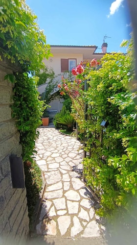 Casa Bolsena ensoleillée et élégante avec une vue magnifique sur le lac et le château