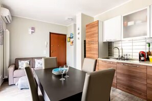 Dining - Domus Bolsena sunny with lake and castle view (Bolsena)