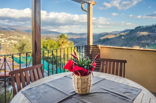 NEW! Authentic traditional Italy! Mountain views, own pool, WIFI, village