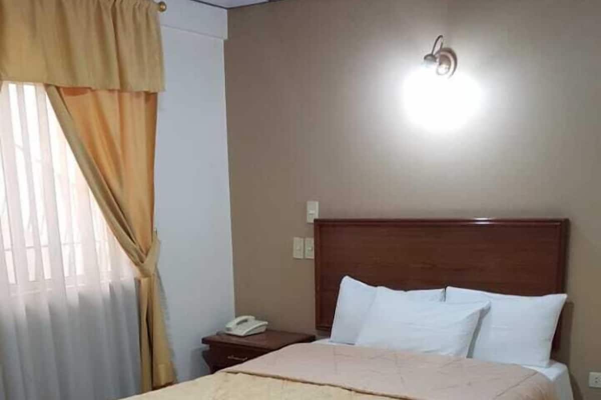 Standard Room, 1 Queen Bed