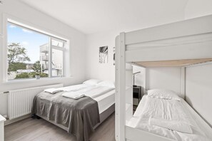 2 chambres, fer et planche à repasser, Wi-Fi, draps fournis