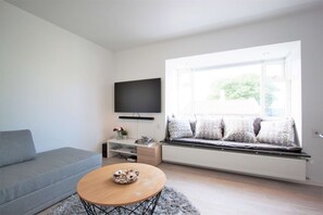 TV - Located in downtown Reykjavik, only 200-meter walking distance from the main street Laugavegur (Reykjavik)