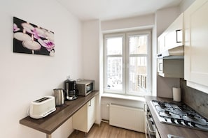 Apartment | Eigene Küche | Großer Kühlschrank, Mikrowelle, Ofen, Herdplatte