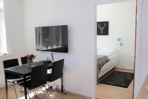 1 bedroom, WiFi, bed sheets - Located in downtown Reykjavik, on the corner of Laugavegur and Skólavörðustígur. (Reykjavík)