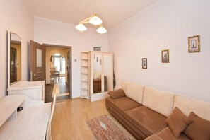 Apartment | 3 bedrooms, blackout drapes, soundproofing, iron/ironing board
