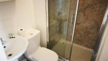 Standard Double Room, 1 Double Bed | Bathroom | Shower, towels