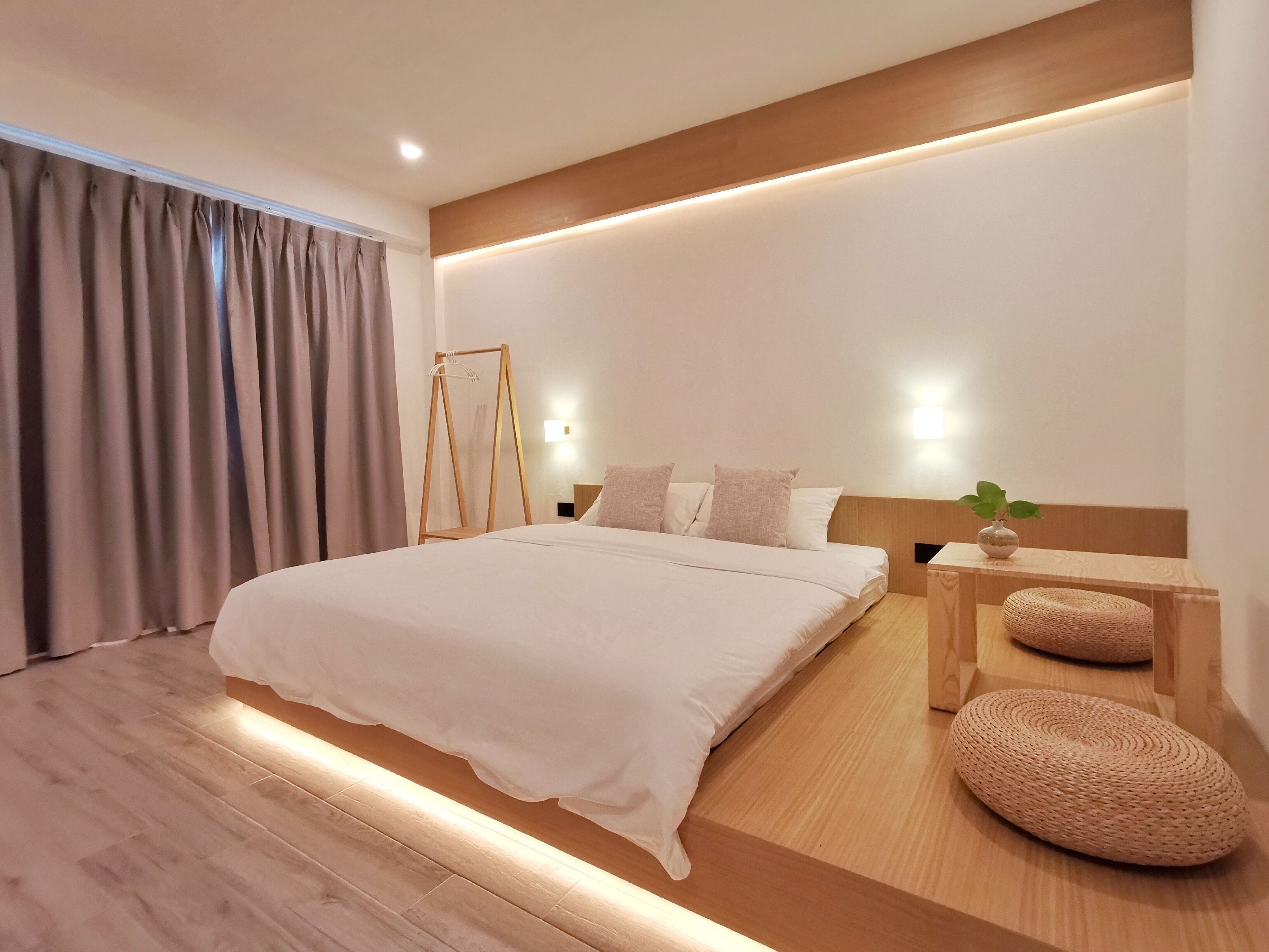 Deluxe Double Room | Laptop workspace, blackout drapes, free WiFi, bed sheets