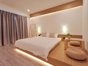 Phòng đôi Deluxe | Khu vực làm việc phù hợp cho laptop, màn/rèm cản sáng 